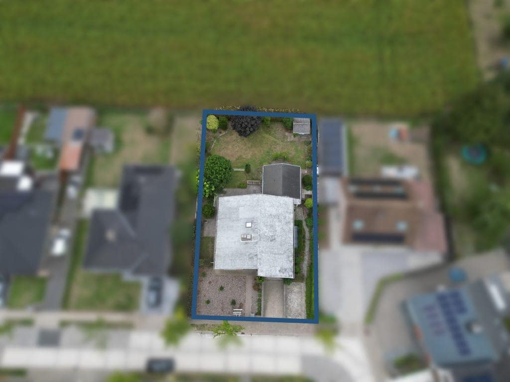 Perceel recht van bovenaf, met de grenzen aangeduid